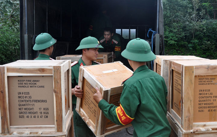 Sẵn sàng pháo hoa đón giao thừa